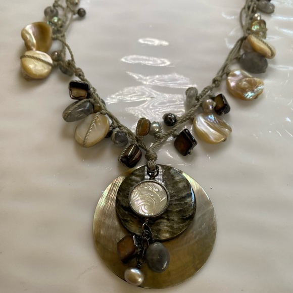 Silpada Shell Pendant Boardwalks Necklace
N2098 adjustable 18”- 20” - Picture 3 of 8